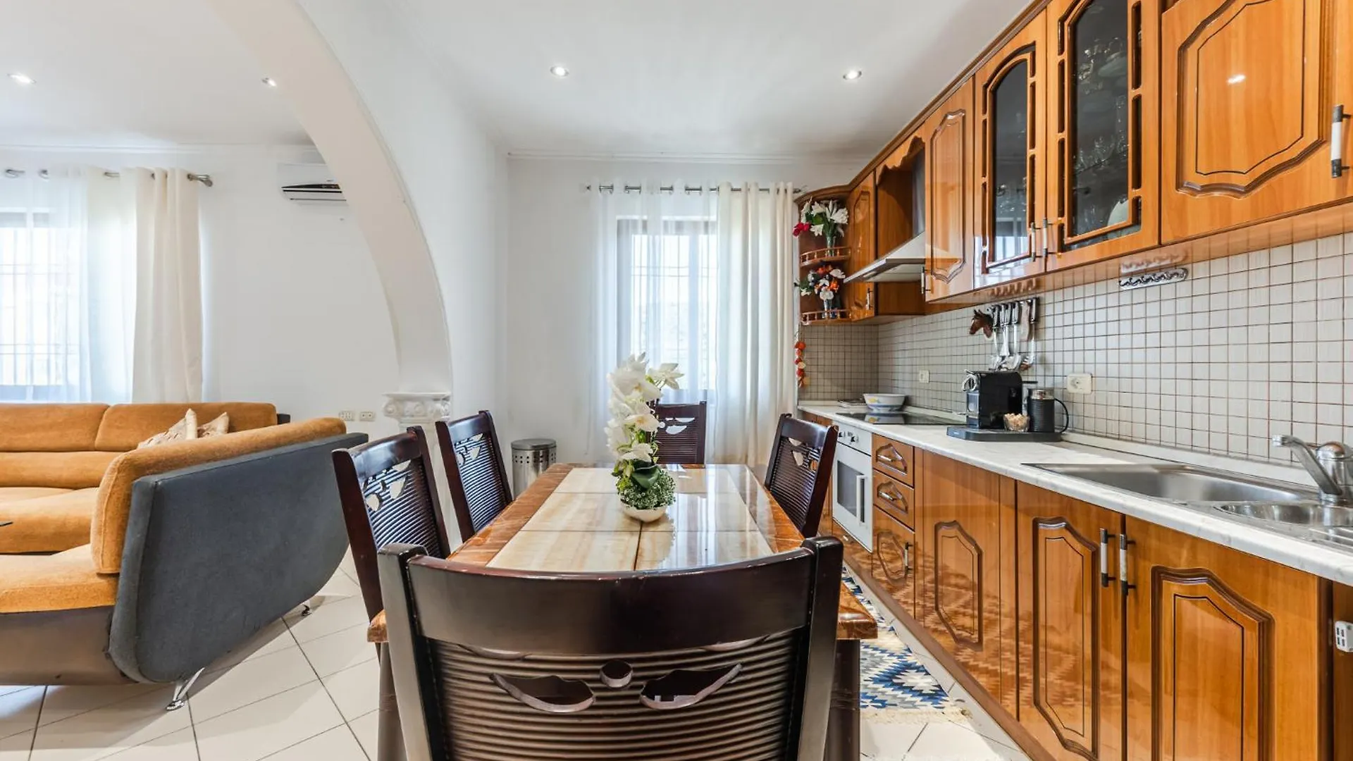 Authentic Lake View Apartment Široka