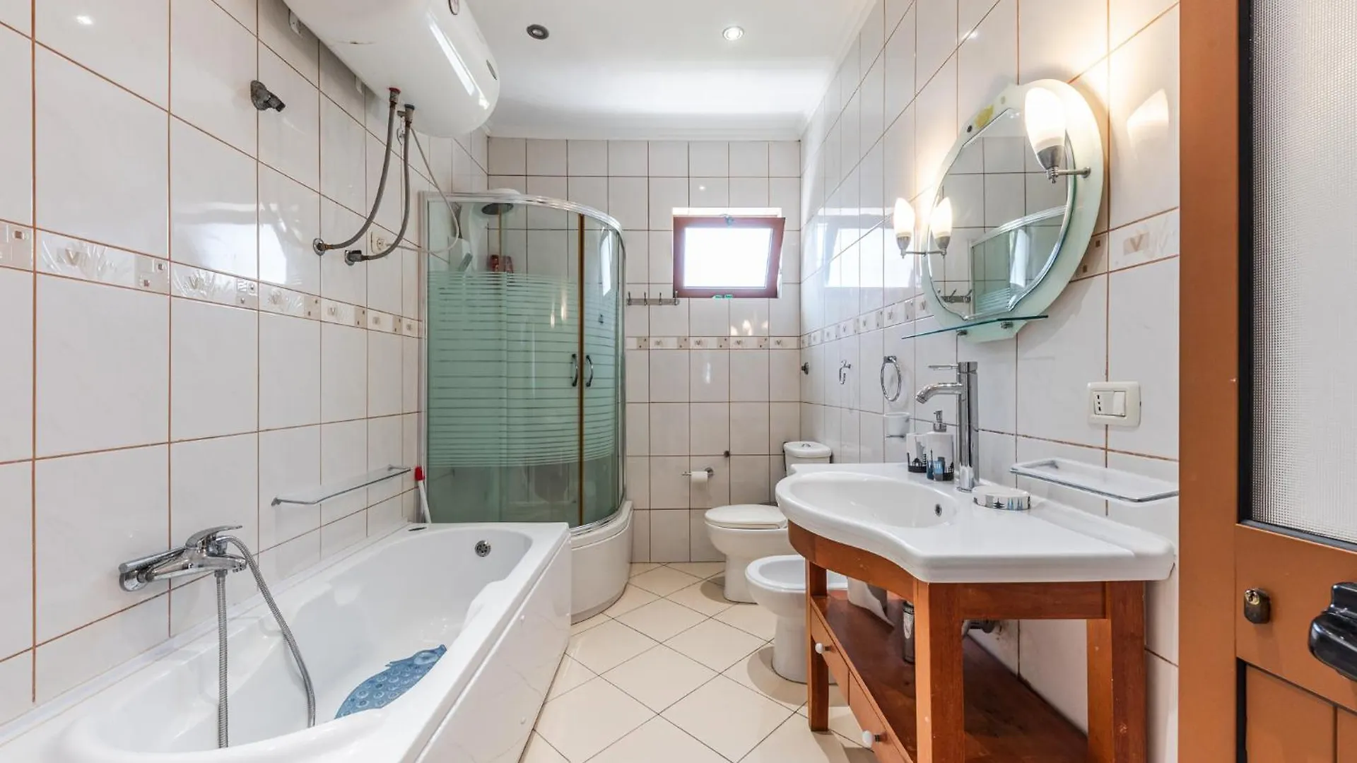 Authentic Lake View Apartment Shiroka Albania