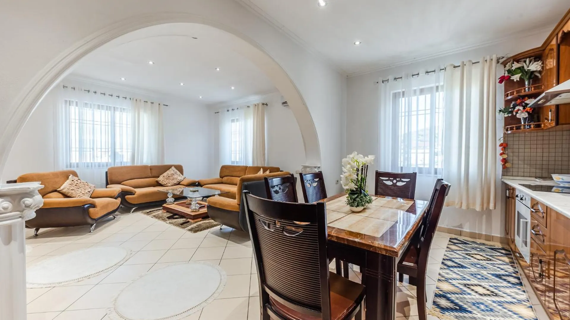 Authentic Lake View Apartment Shiroka