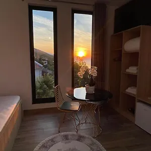 Bed & Breakfast Four Generation, Shiroka